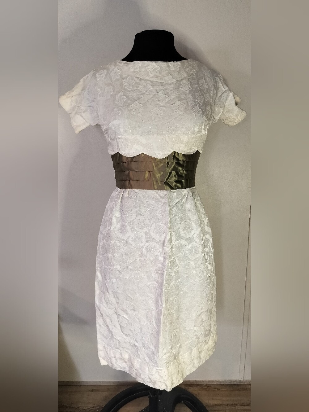 White Lace Short-Sleeve Dress with Olive Waist Sash